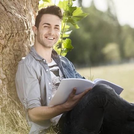 Durch das Onlinestudium onlineplus hat man sein Studium immer dabei und kann überall lernen