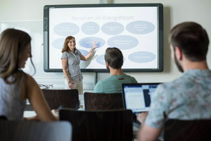 Die moderne Präsentationstechnik an der Fachhochschule Kufstein Tirol gefällt nicht nur Dozierenden.