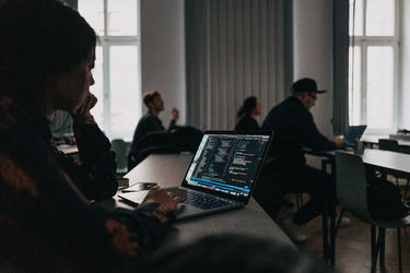 Bei uns findet der Unterricht in für dich eigens angepassten Kleingruppen statt.