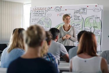 Gbild01 Wirtschaft FHKaernten 210323