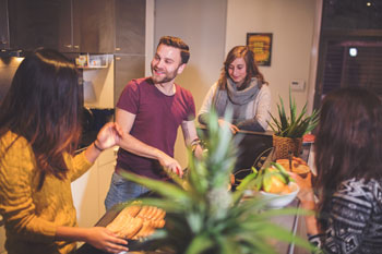 Studenten in Wohngemeinschaft